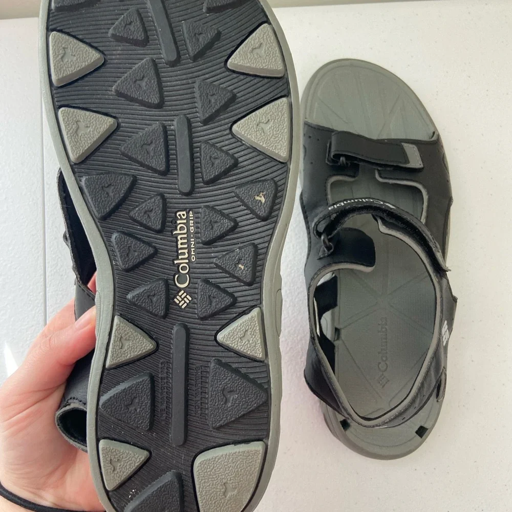 NWOT Columbia‎ men’s Techsun bent black gray Omni-grip Velcro outdoor sandals 7